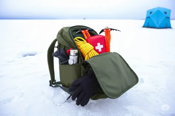  Como organizar uma mochila segura para pescarias no inverno em lagos e rios congelados